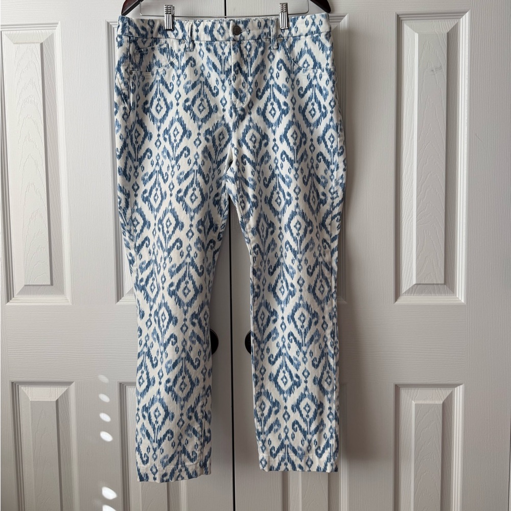 Chicos So Slimming blue/white IKAT pattern Jean